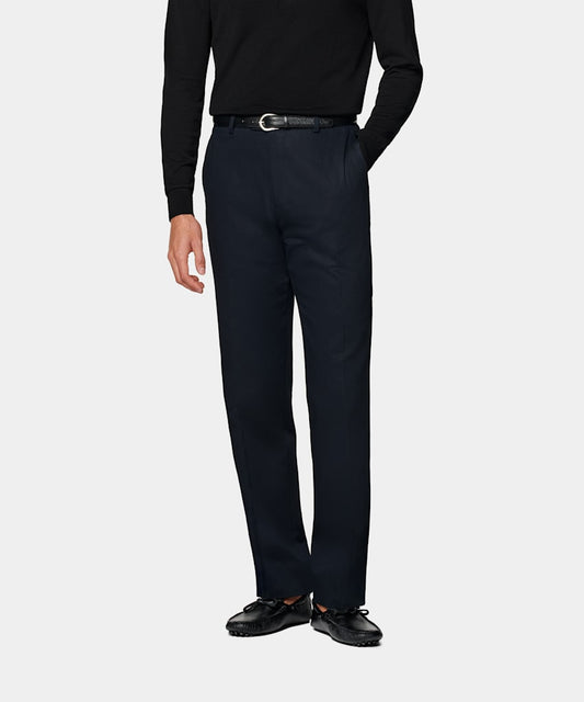 https://cdn.suitsupply.com/image/upload/ar_10:18,b_rgb:efefef,bo_200px_solid_rgb:efefef,c_pad,g_south,w_2600/b_rgb:efefef,c_lfill,dpr_1,w_850,h_1020,f_auto,q_auto,g_south,fl_progressive/products/Trousers/default/Summer/B3043_1.jpg